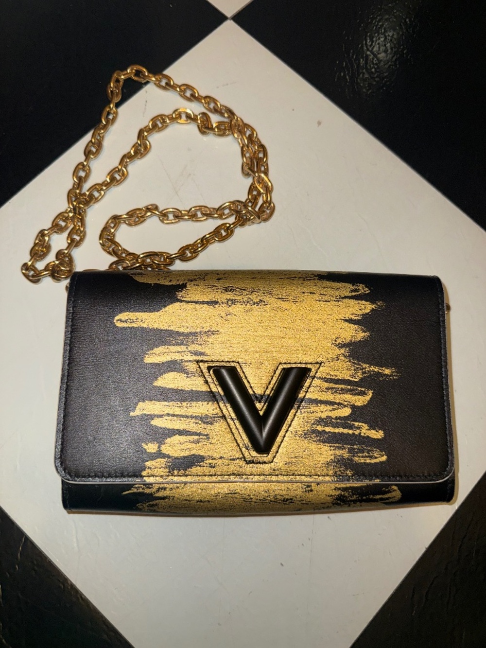 Authentic Never worn VERY RARE Louis Vuitton handbag clutch purse